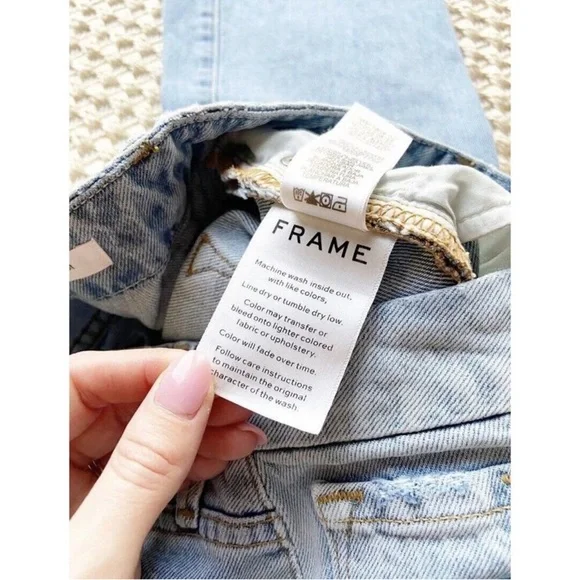 Frame Le Mini Boot Olin Light Wash Boot
Cut Jean sz 25 - Picture 9 of 10